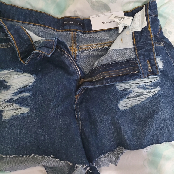 NWT Distressed Jean Shorts - Picture 2 of 3